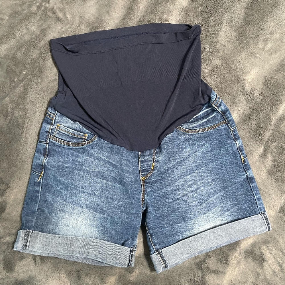 S.O.N.G. maternity shorts size small in a mid wash blue color denim